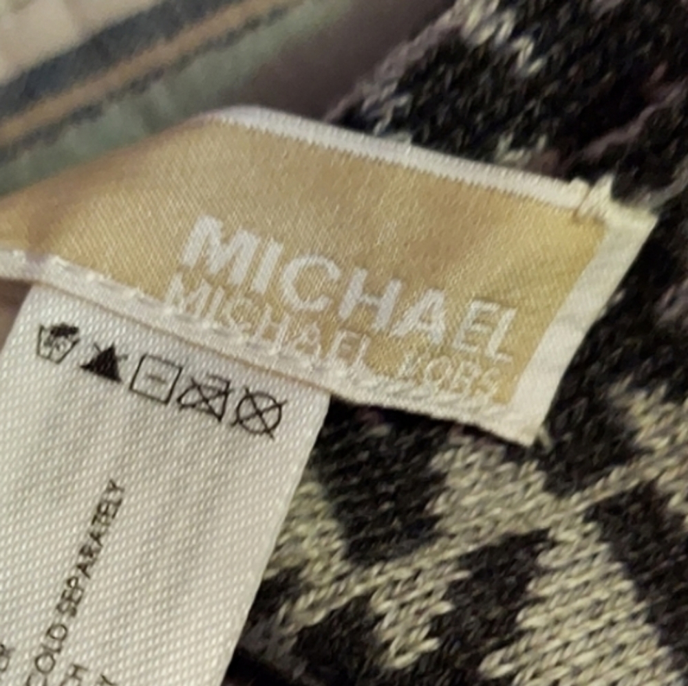 NWOT Michael Kors gray monogram beanie hat - Picture 4 of 5